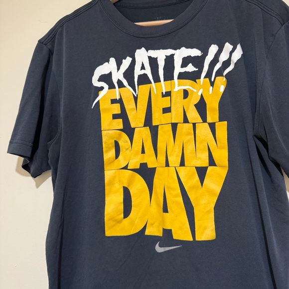 Men’s Nike Skate Every Damn Day Y2K Graphic Dri-Fit Short Sleeve Shirt Size: M - Picture 5 of 16